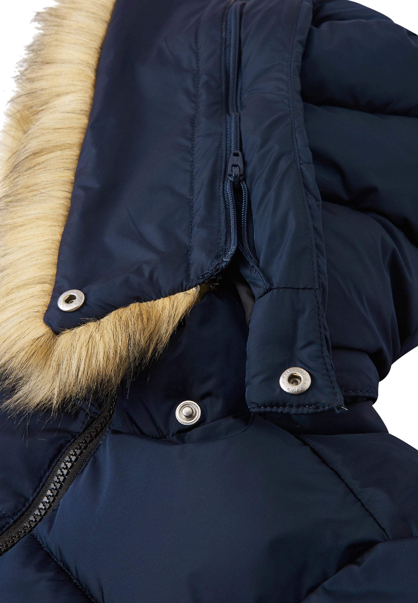 REIMA warmer Wintermantel Lunta<br> Gr. 116<br> warm wattiert mit Fellex (künstliche Daune)<br> Pelz wegnehmbar<br> lang geschnitten, leicht glänzend<br> WS 5'000 mm