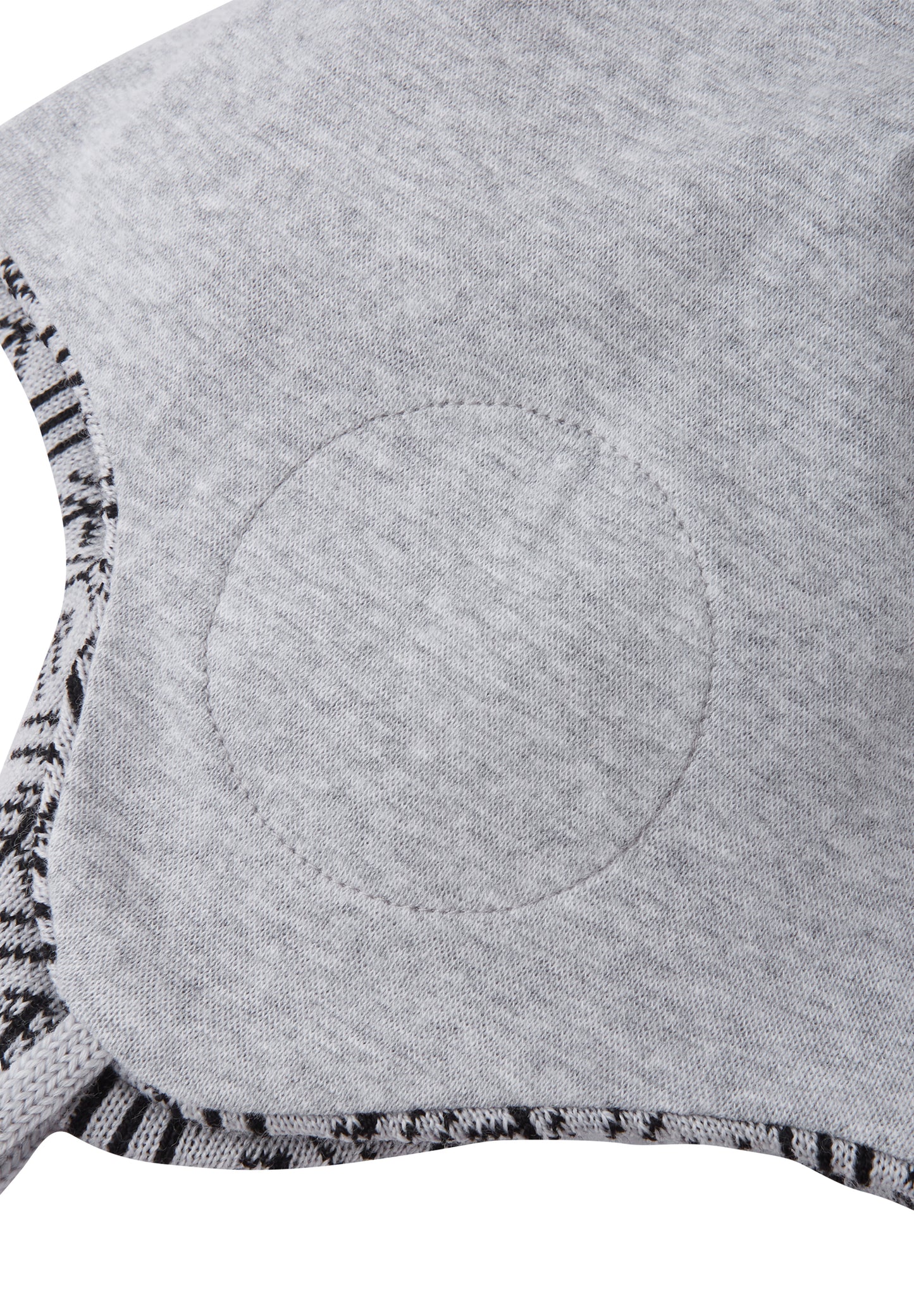 Reima Mütze mit Bändel <br>Kuurainen <br>Gr. 46, 48, 50 <br>innen hautfreundliche Bio-Baumwolle<br> aussen warme, wasserabweisende Merino-Wolle<br> Windstopper-Membrane im Ohrbereich ⬛️